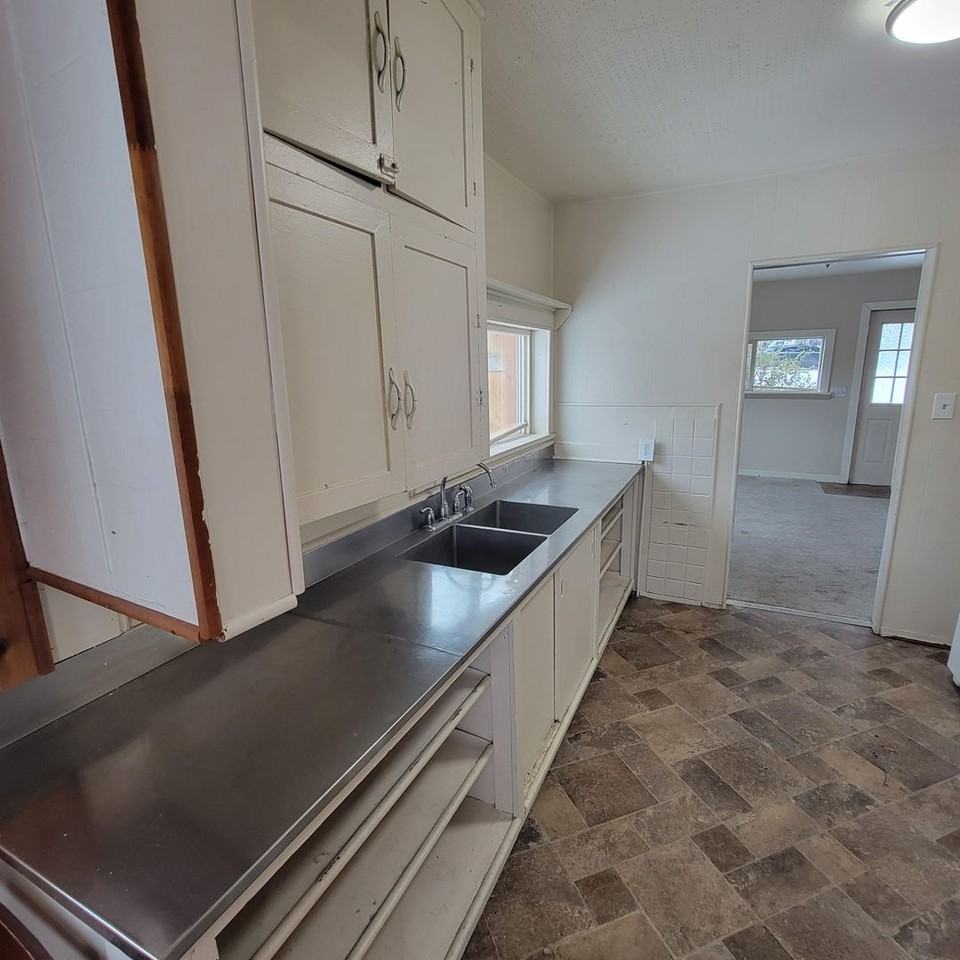 3914 E 32nd Ave - Photo 3 of 6