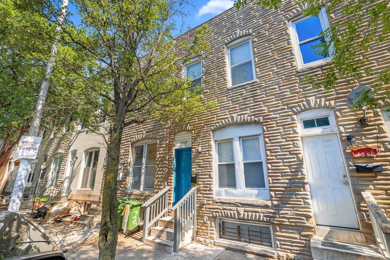 2424 E Madison St - Photo 3 of 30