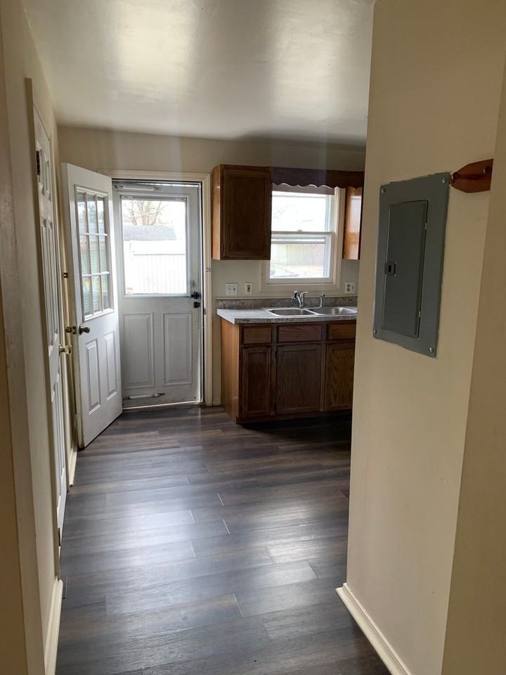645 E Florida St - Photo 6 of 11