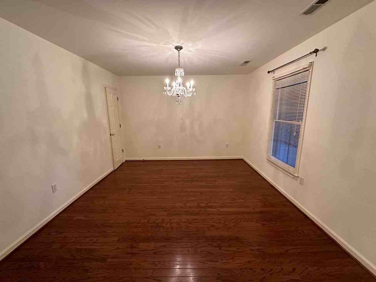 1323 Valley Vista Ln - Photo 5 of 20