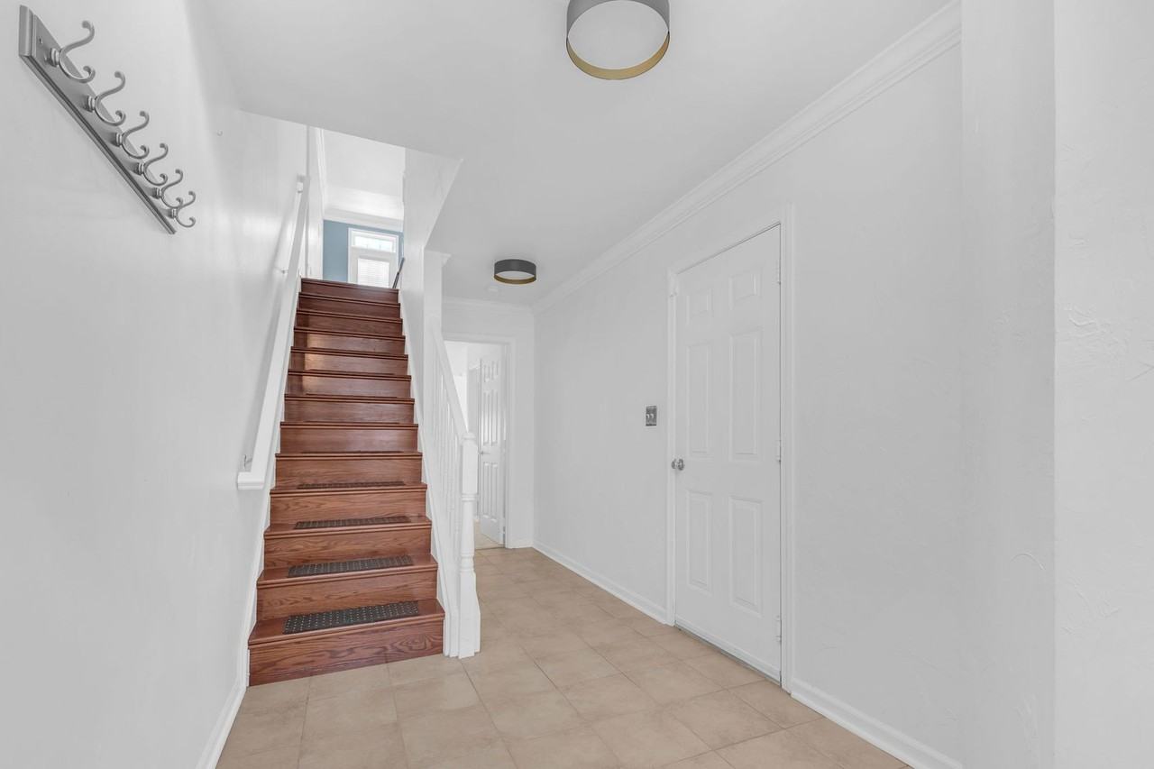 5937 Kirkcaldy Ln - Photo 4 of 38