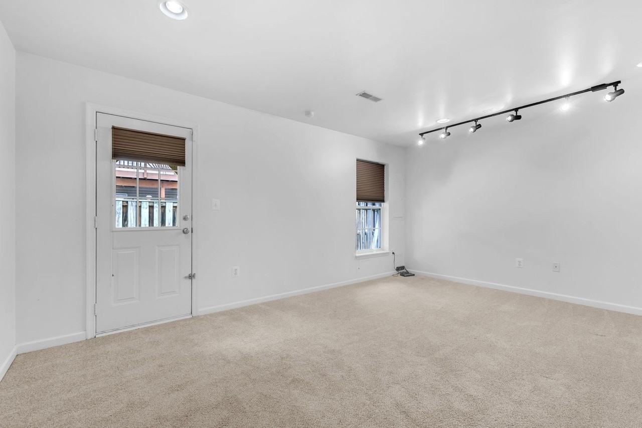5937 Kirkcaldy Ln - Photo 6 of 38