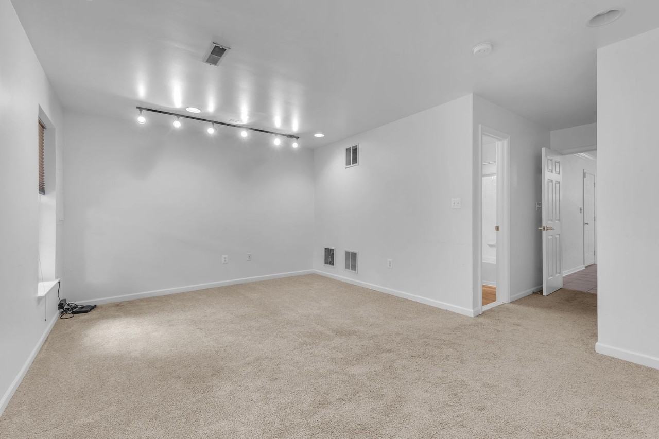5937 Kirkcaldy Ln - Photo 7 of 38