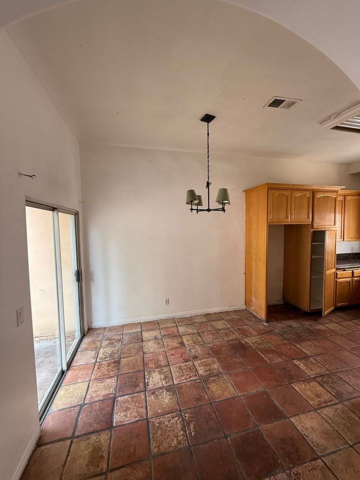 690 W 23rd St - Photo 3 of 8
