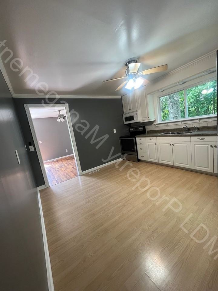 1811 S 5 Mile Rd - Photo 2 of 14