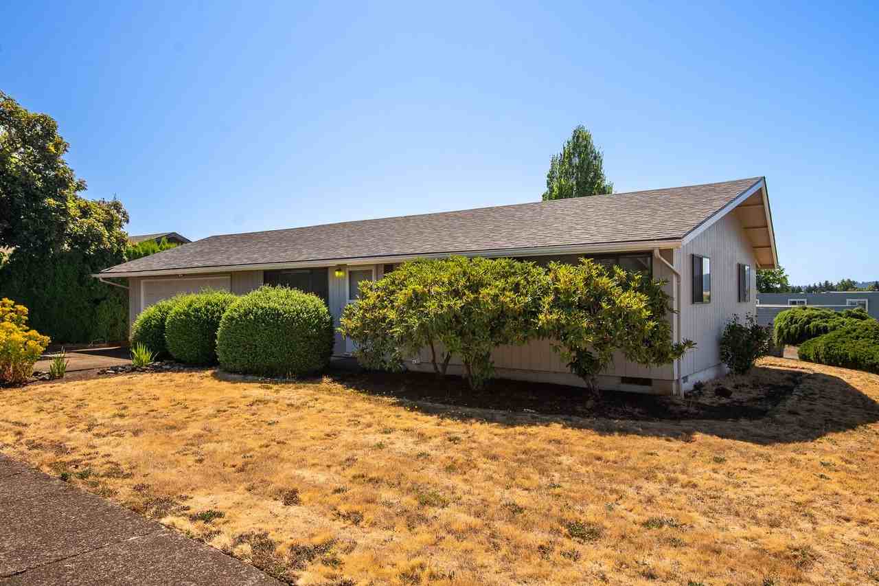 181 Ne Fern Ct - Photo 3 of 30