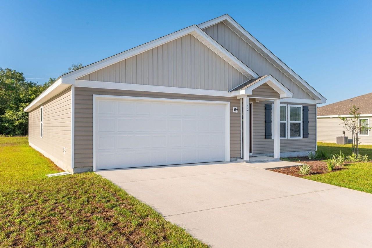 42 Lockwood Way East - Photo 2 of 39