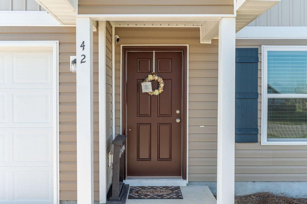 42 Lockwood Way East - Photo 3 of 39