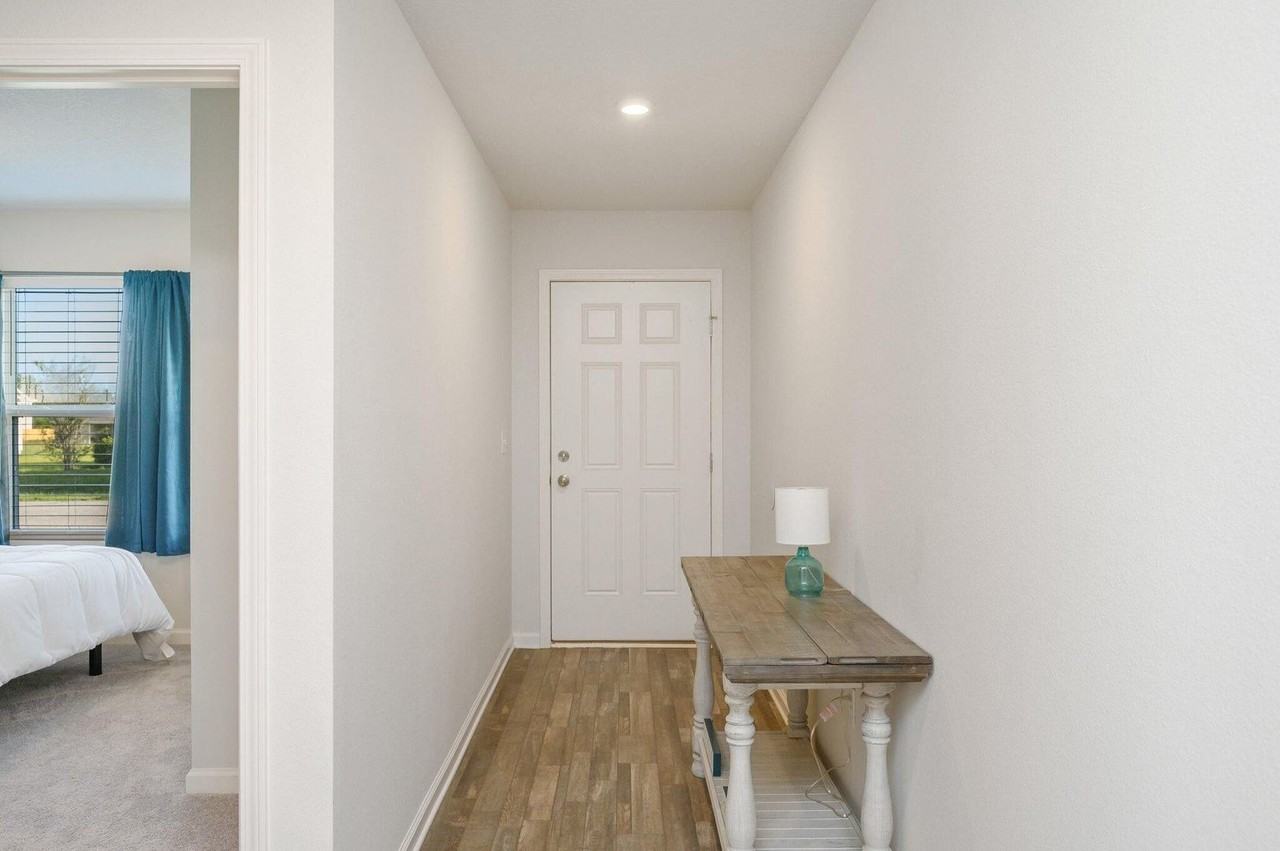 42 Lockwood Way East - Photo 4 of 39