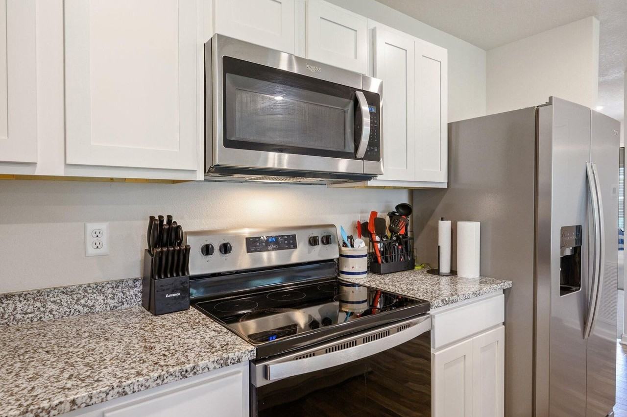 42 Lockwood Way East - Photo 6 of 39