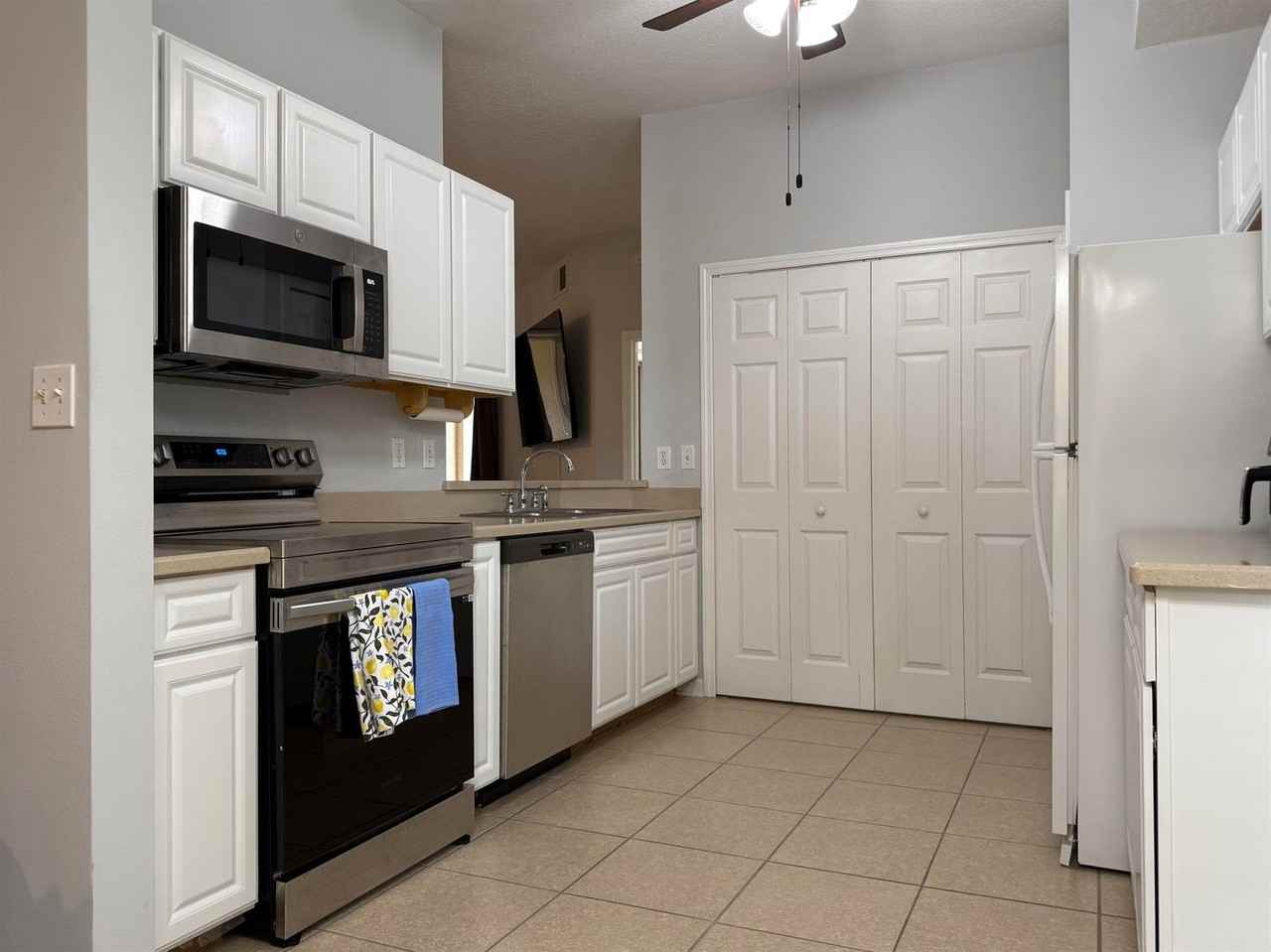 1804 Prestwick Pl - Photo 3 of 19