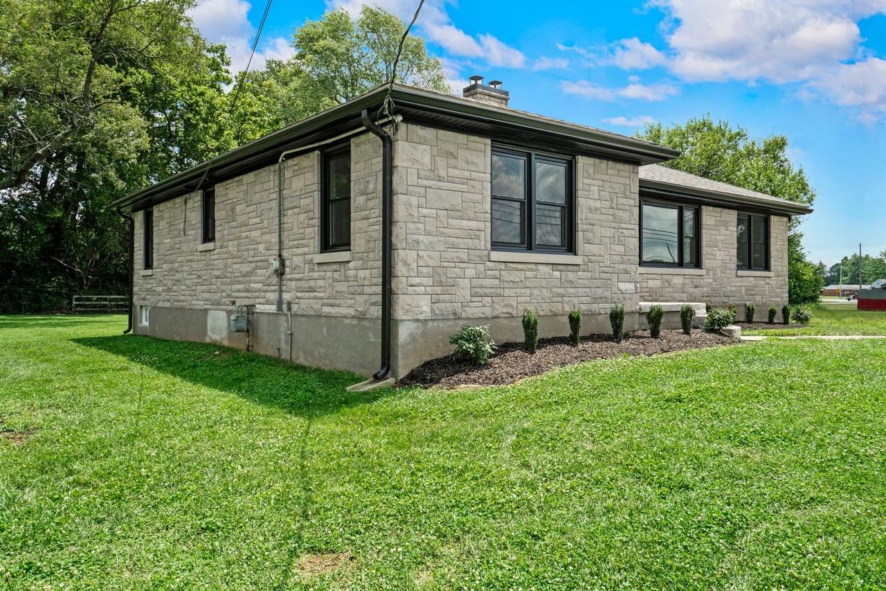 8002 Watterson Trl - Photo 3 of 50