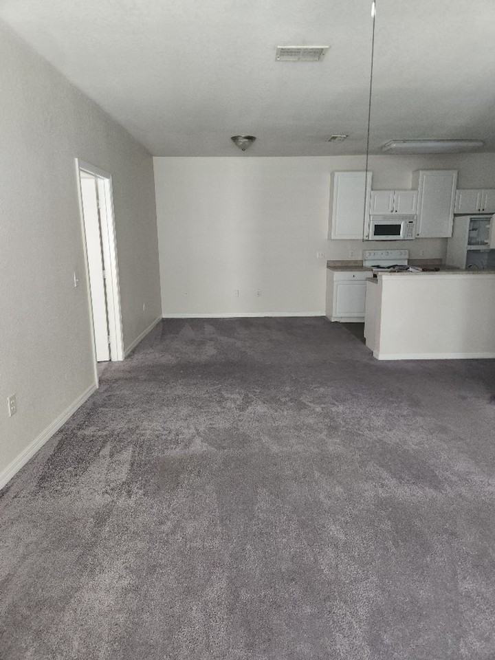 6008 Hemingway Cir - Photo 3 of 8