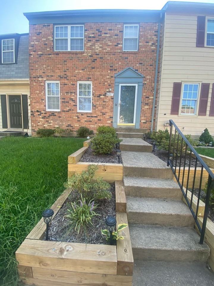 8207 Stationhouse Ct - Photo 2 of 21