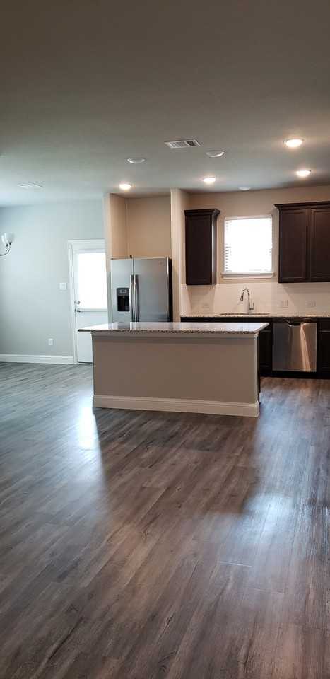 4927 Sanger Circle Dr - Photo 4 of 19