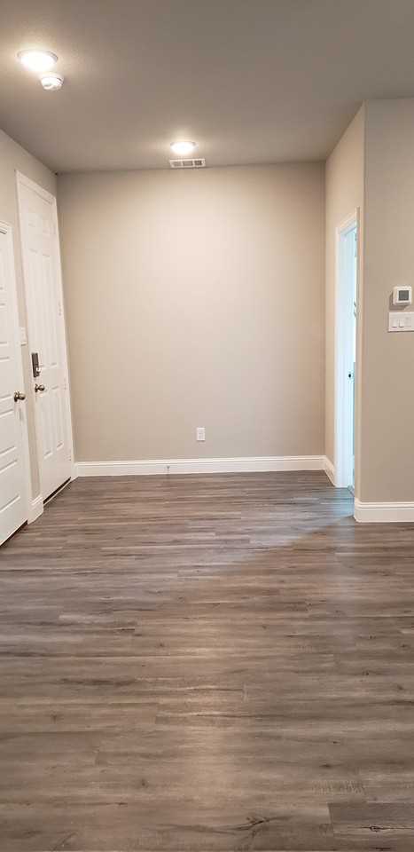 4927 Sanger Circle Dr - Photo 7 of 19