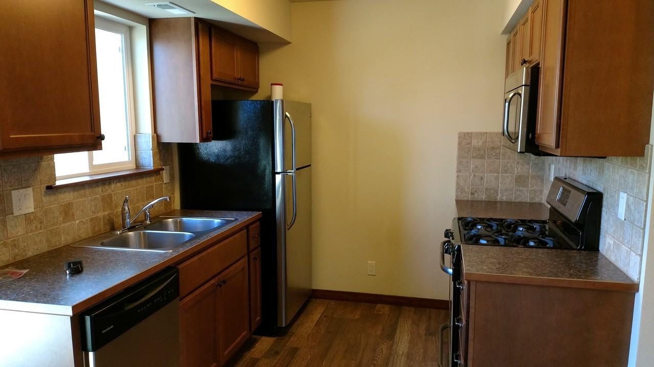 1608 N Catherine St - Photo 3 of 16