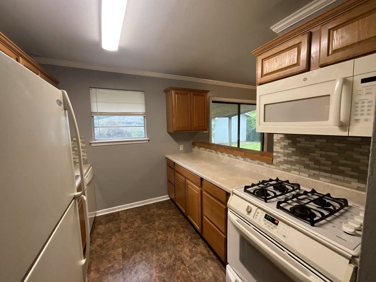9418 Randall Ave - Photo 4 of 9