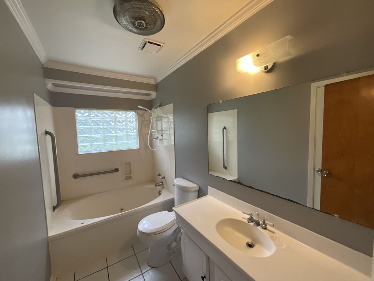 9418 Randall Ave - Photo 6 of 9