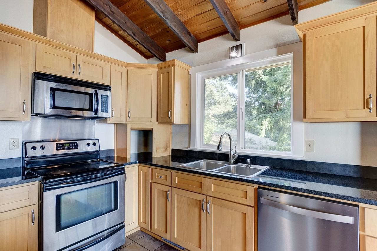 1246 Noel Greene Dr - Photo 2 of 24