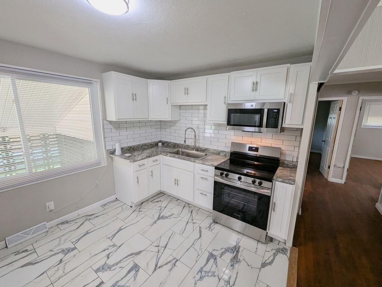 9935 Ashmont Dr - Photo 2 of 19