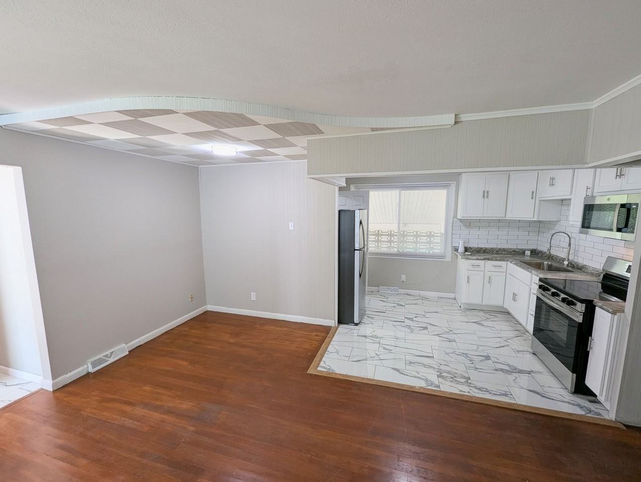 9935 Ashmont Dr - Photo 3 of 19