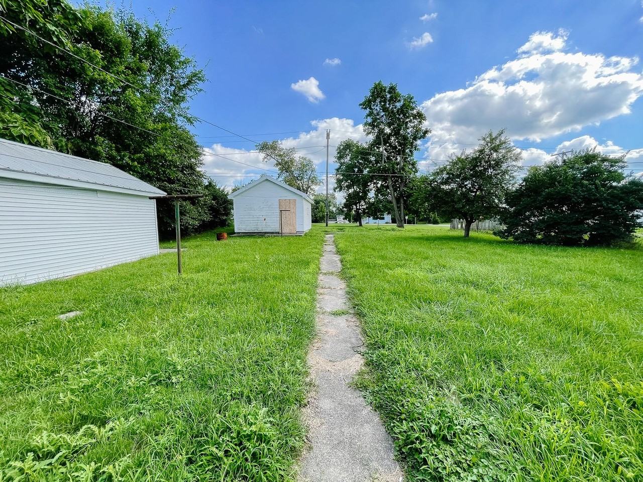 1605 E Butler St - Photo 2 of 26