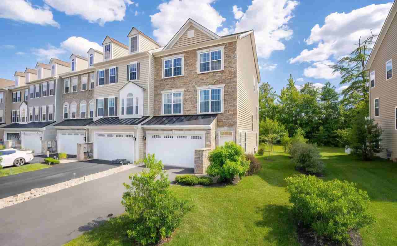 24 Grissom Dr - Photo 3 of 32