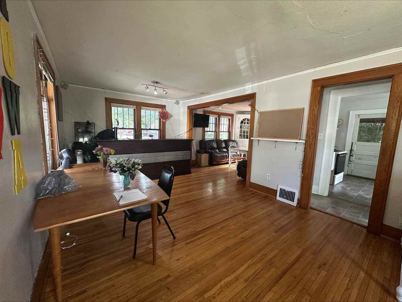 20 Valley Ave - Photo 3 of 8