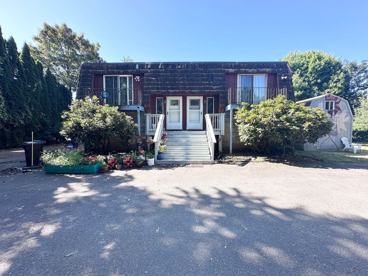 1324 Nw Victoria Ave - Photo 2 of 25