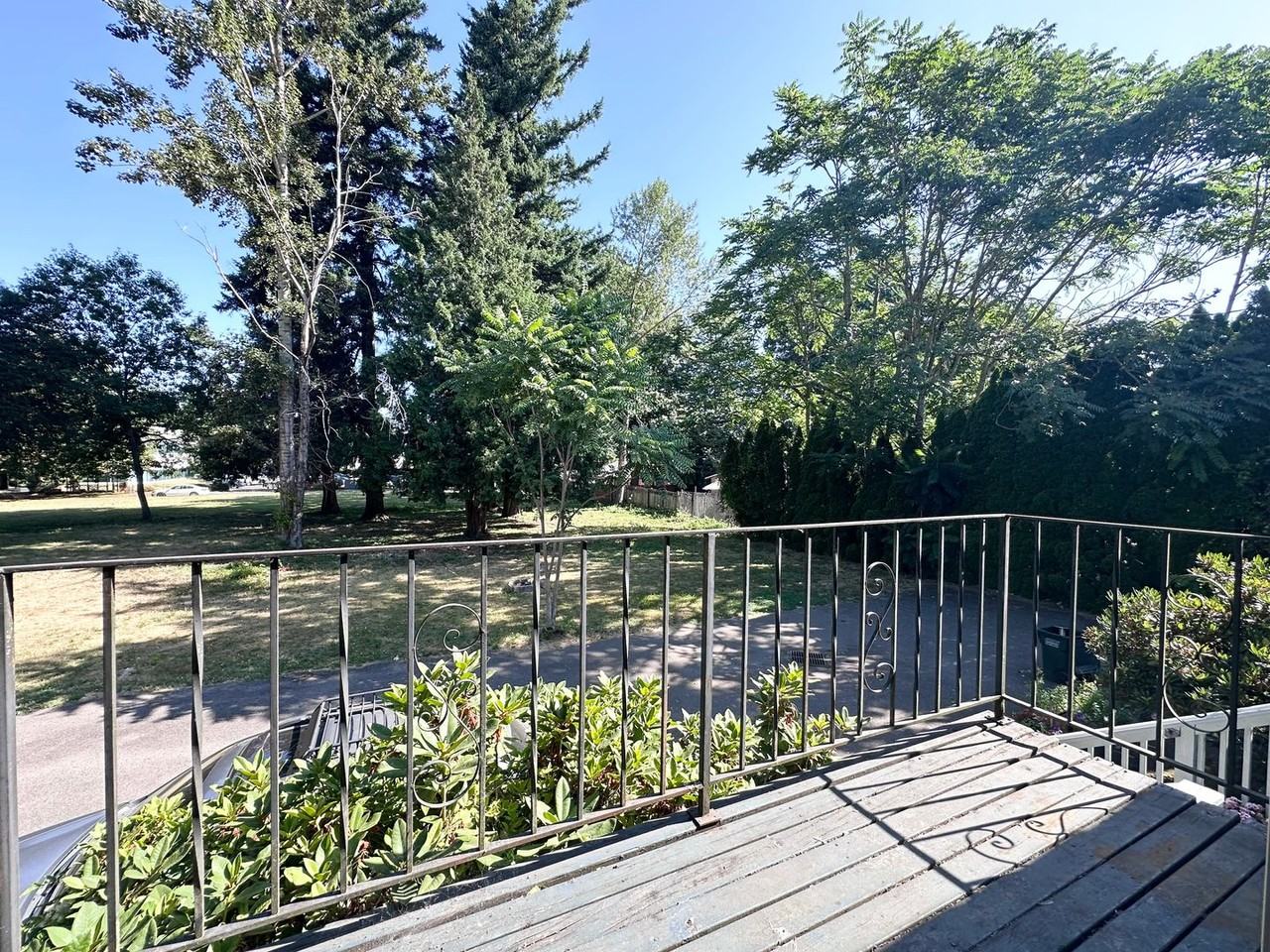 1324 Nw Victoria Ave - Photo 3 of 25