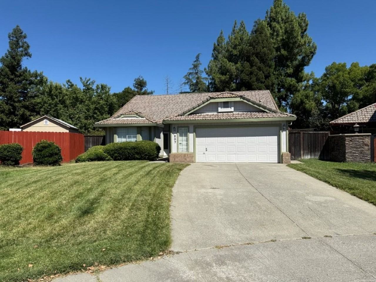 237 Sunridge Way - Photo 2 of 46
