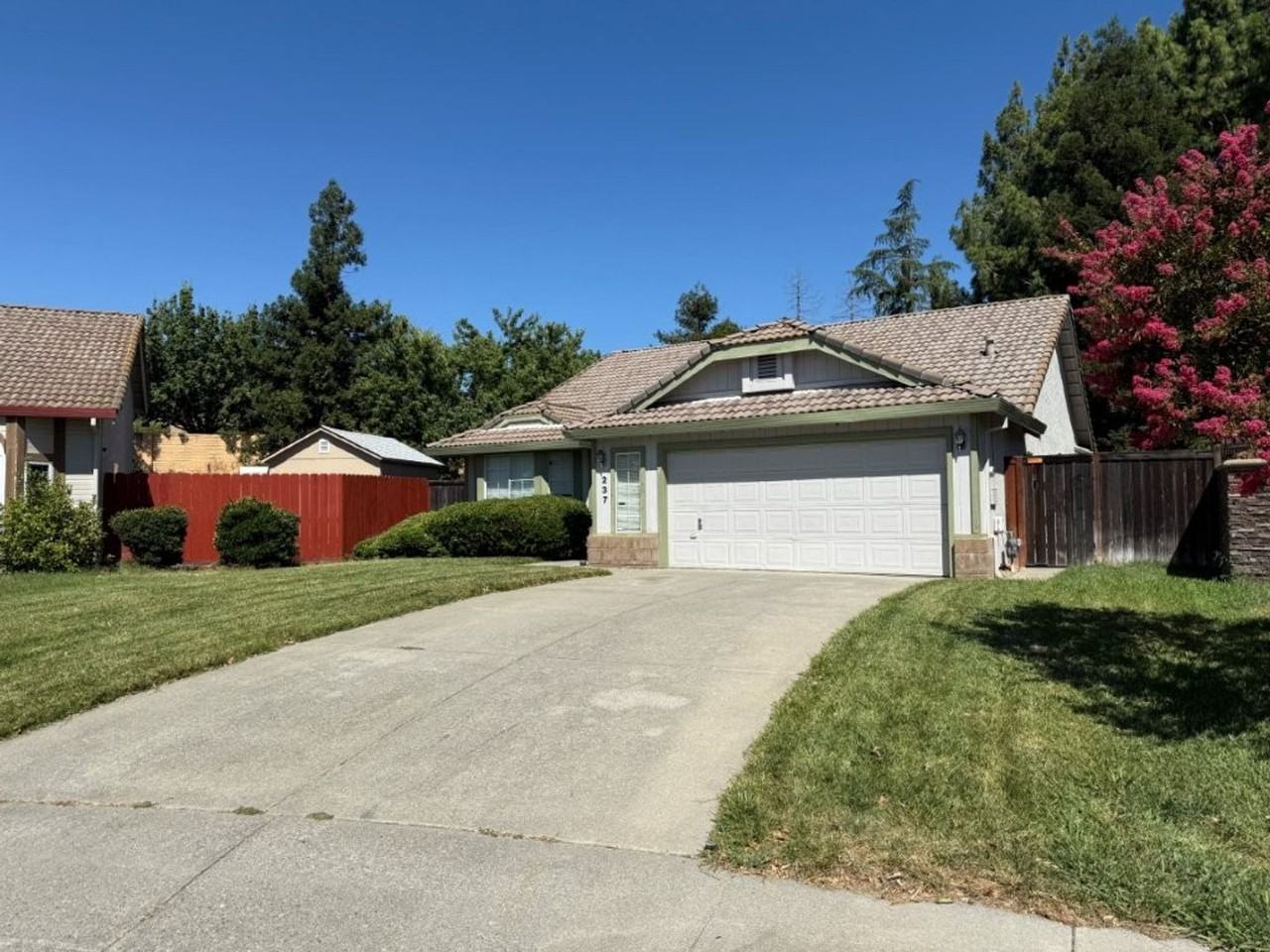 237 Sunridge Way - Photo 4 of 46