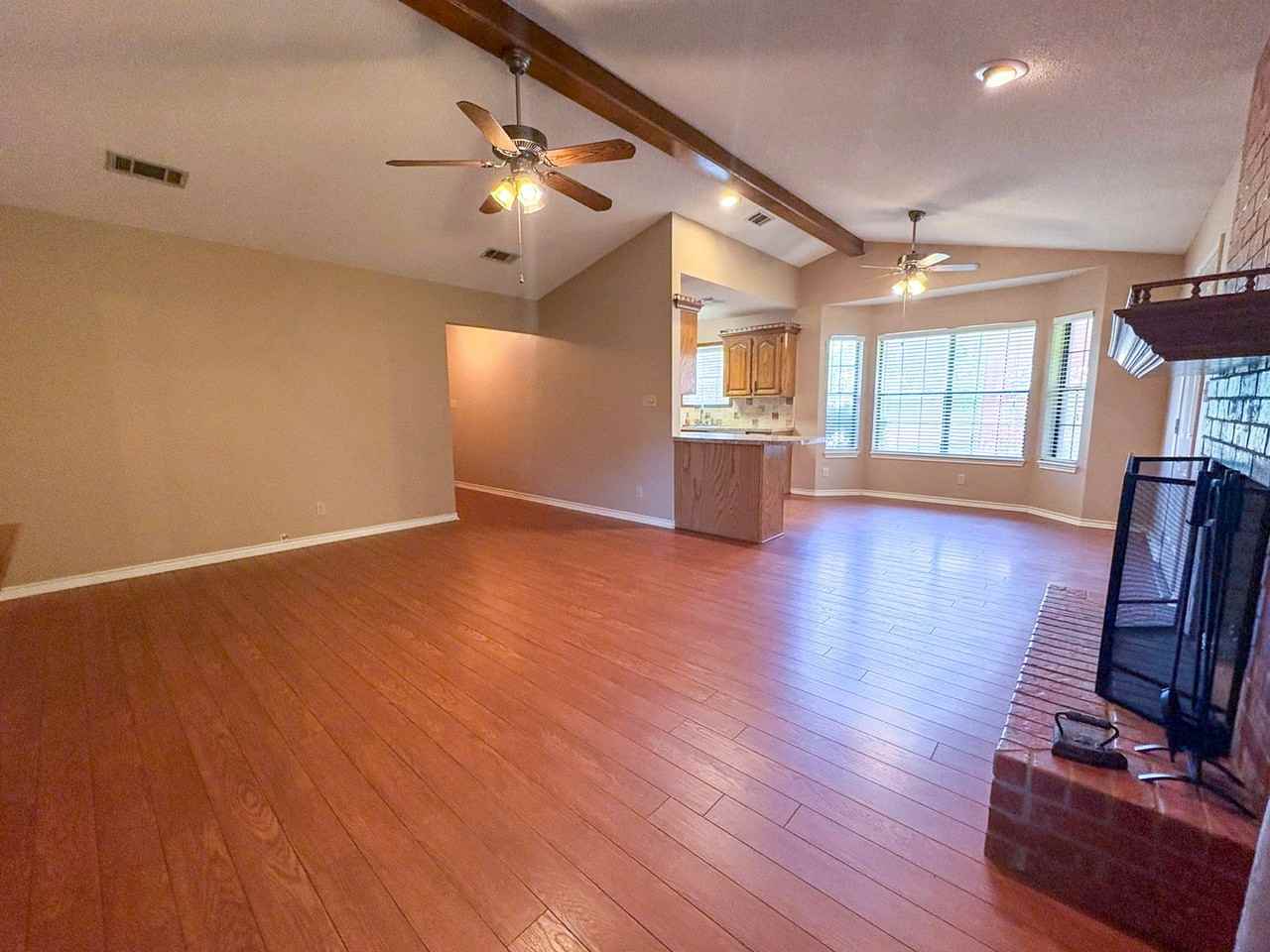 811 S Houston St - Photo 3 of 19
