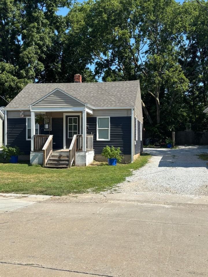 209 Hickman Ave - Photo 2 of 7