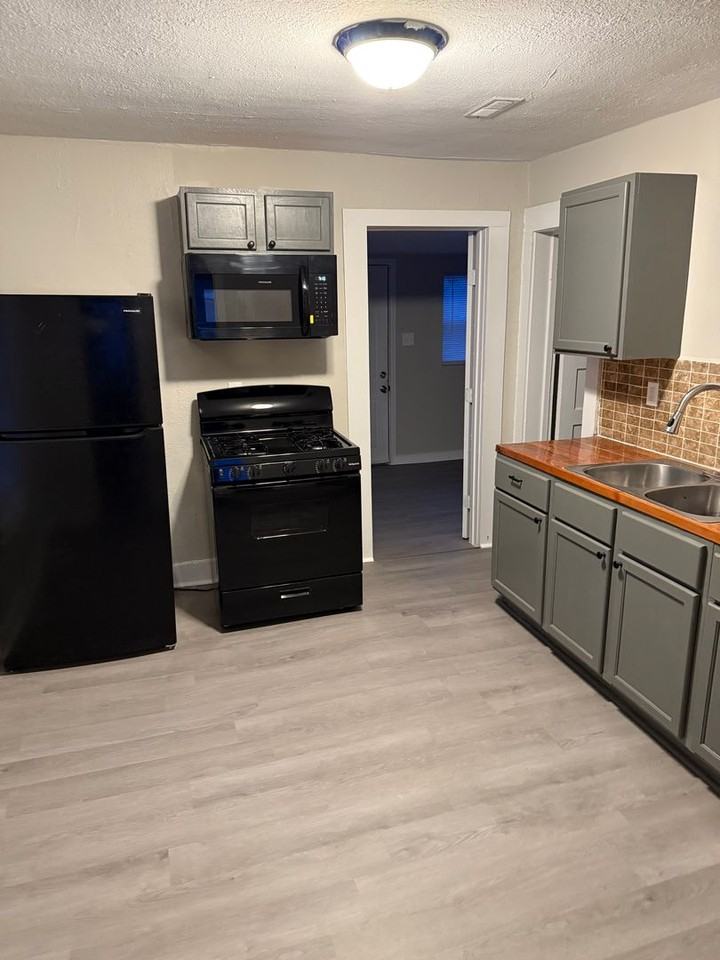 209 Hickman Ave - Photo 3 of 7