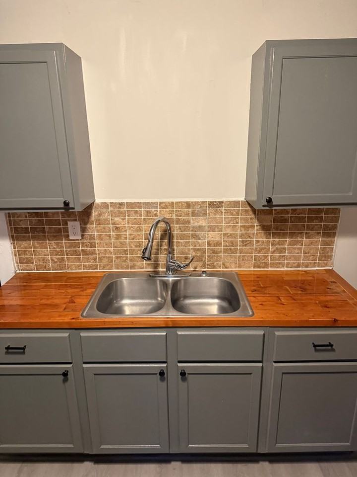 209 Hickman Ave - Photo 4 of 7