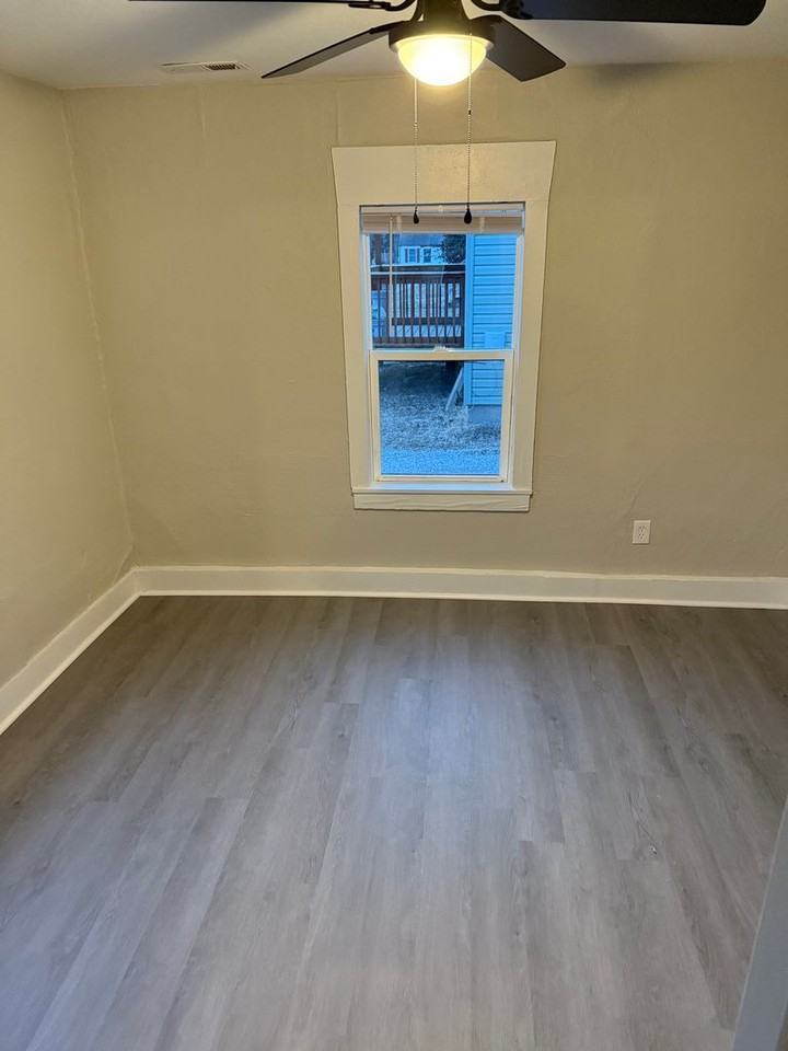 209 Hickman Ave - Photo 5 of 7