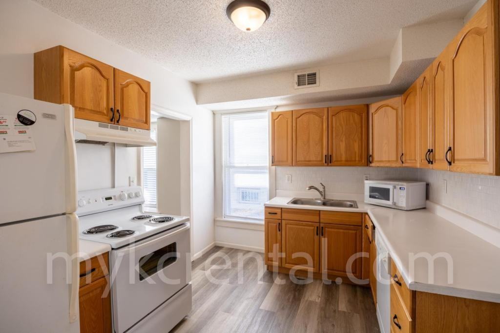 4306 Fisher St - Photo 4 of 35