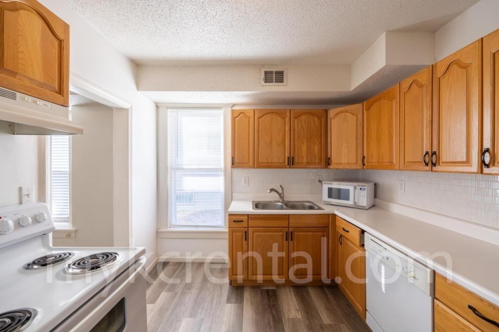 4306 Fisher St - Photo 5 of 35