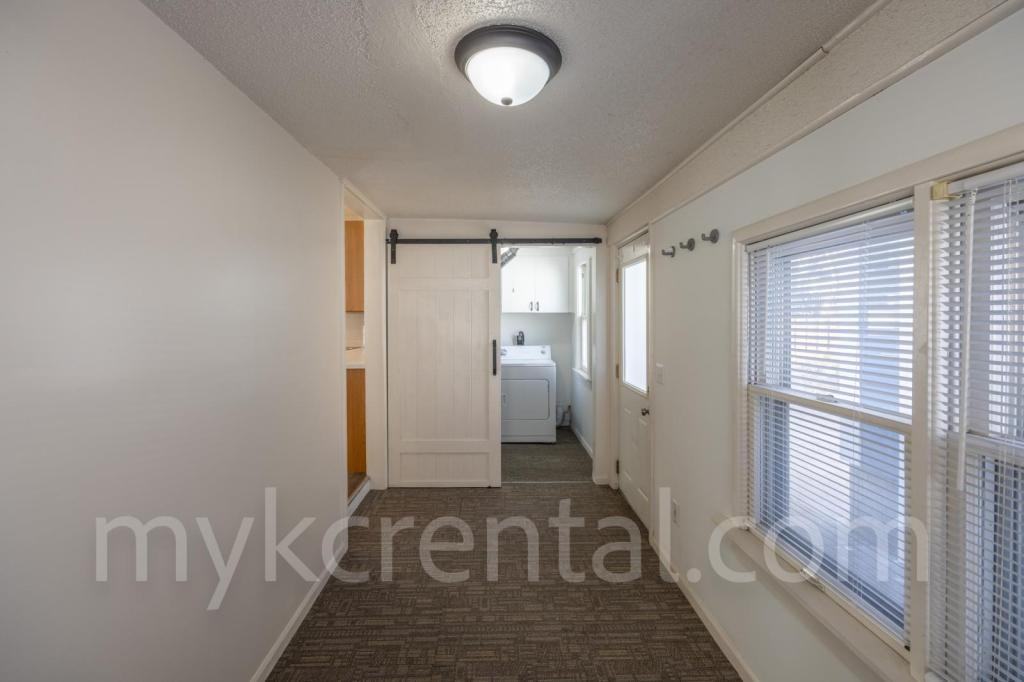 4306 Fisher St - Photo 6 of 35