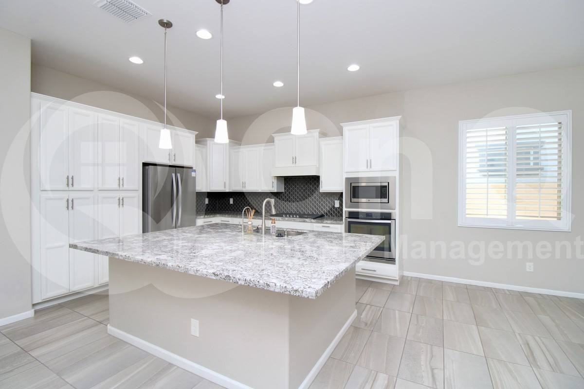 106 N Bay Dr - Photo 2 of 10