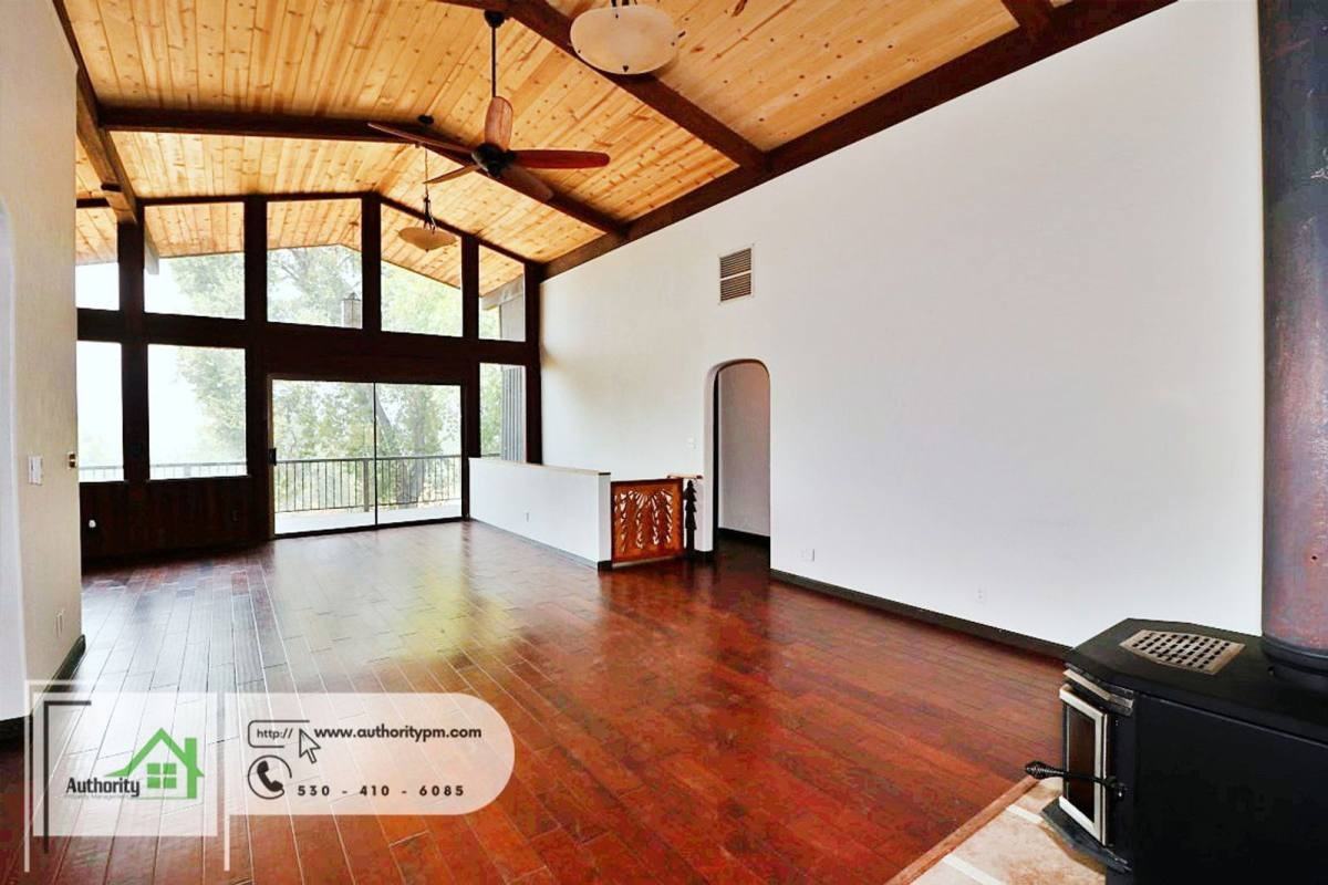 19606 Fish Hill Ln - Photo 3 of 10