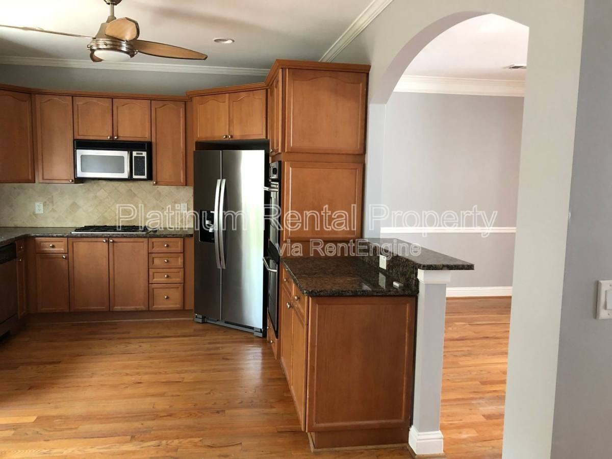 11047 Lorin Way - Photo 3 of 10