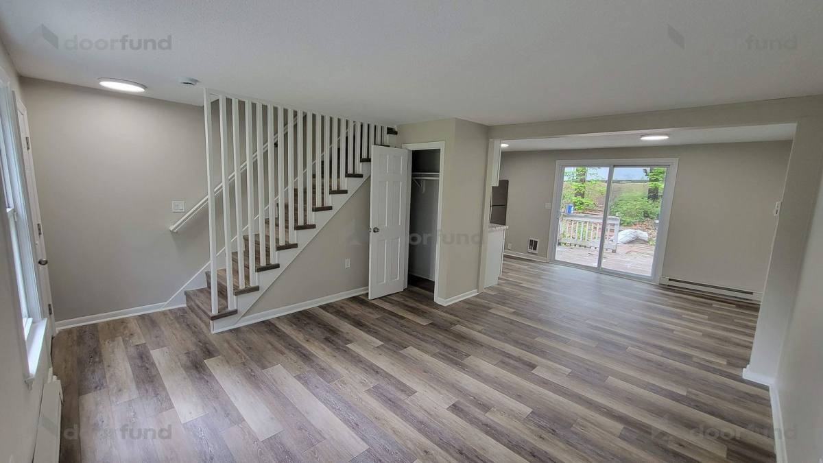 140 Columbus St - Photo 3 of 10