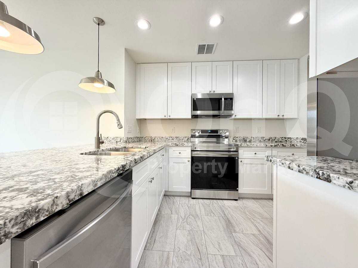 15120 S Amado Blvd - Photo 3 of 10