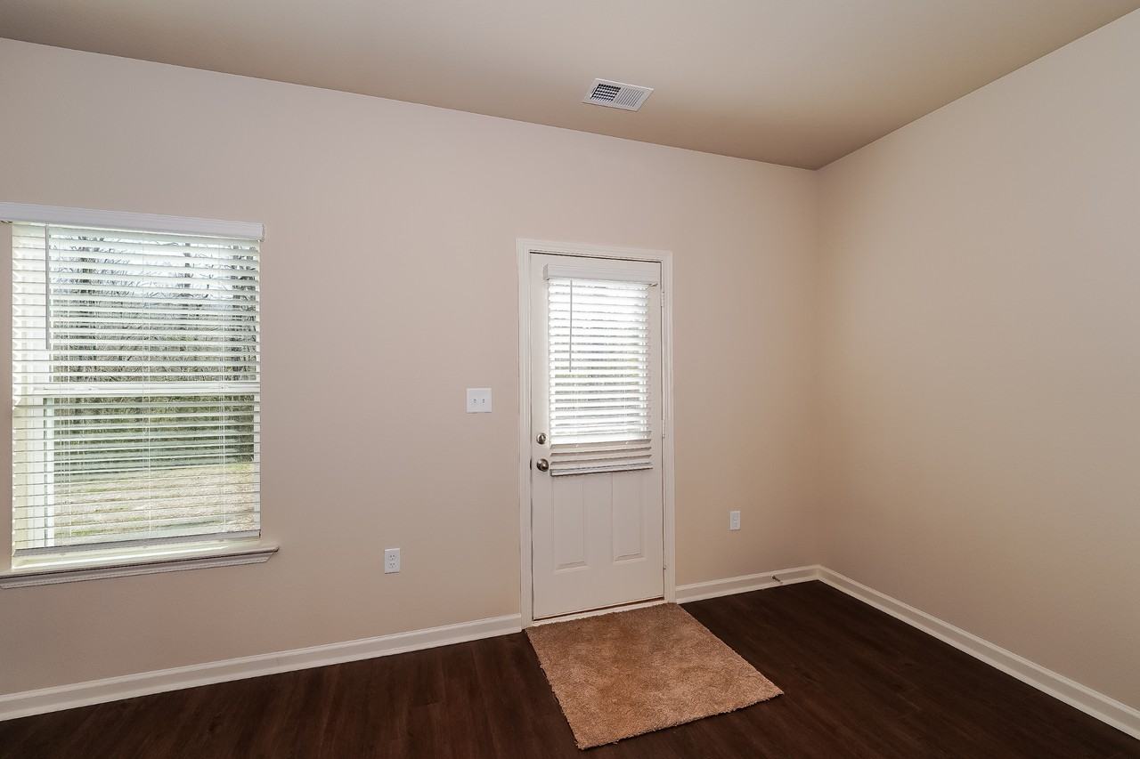 484 Clover Cir - Photo 3 of 30