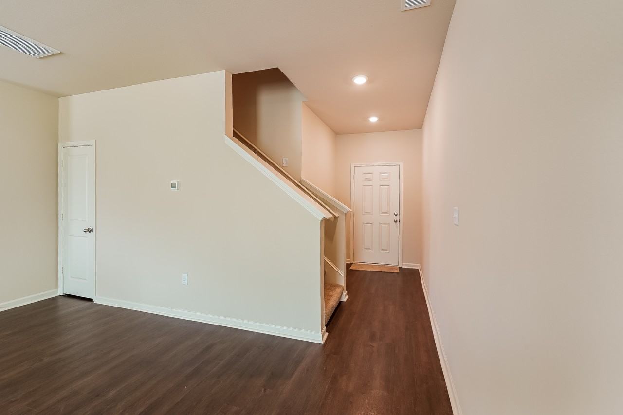 484 Clover Cir - Photo 5 of 30