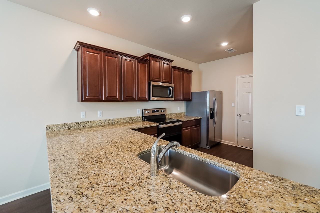 484 Clover Cir - Photo 6 of 30