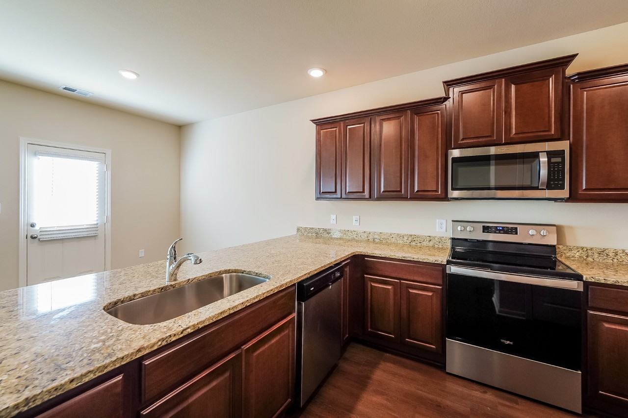 484 Clover Cir - Photo 7 of 30